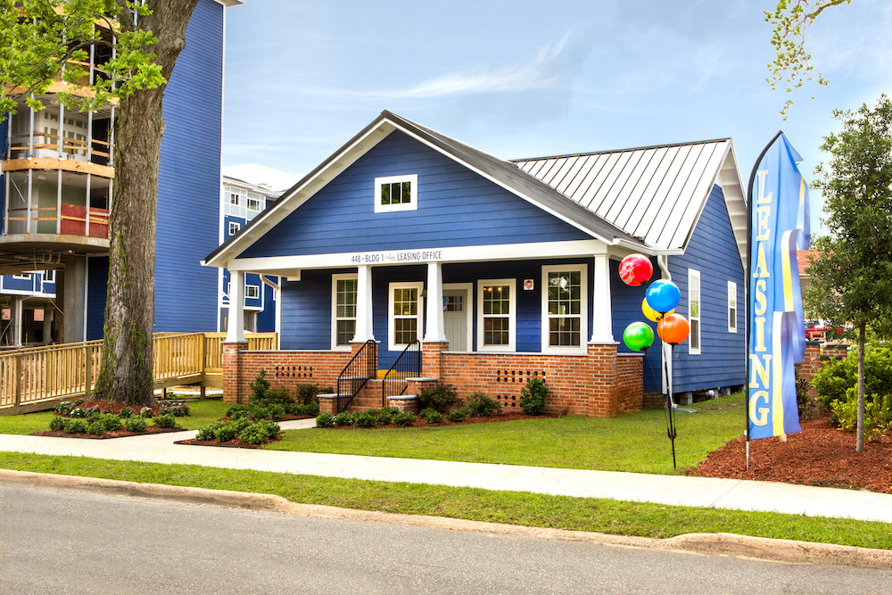 Casanas Leasing Center Exterior
